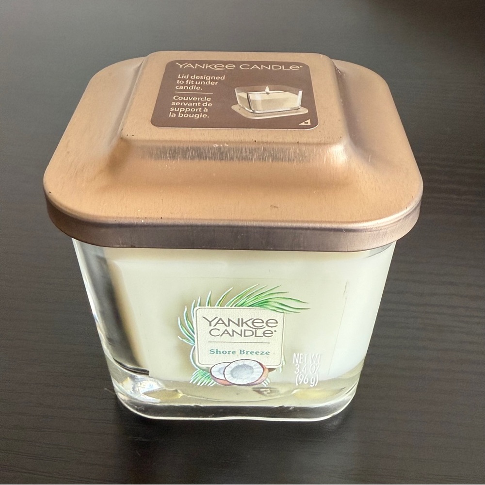 NEW Yankee Candle Shore Breeze Scented Candle with platform lid - Cream